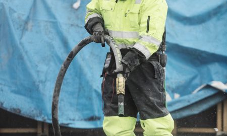 How Does A Sandblaster Work? Guide To Types Of Sandblasters